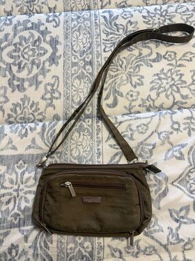 Baggallini Olive Crossbody Messenger Bag in Olive Green